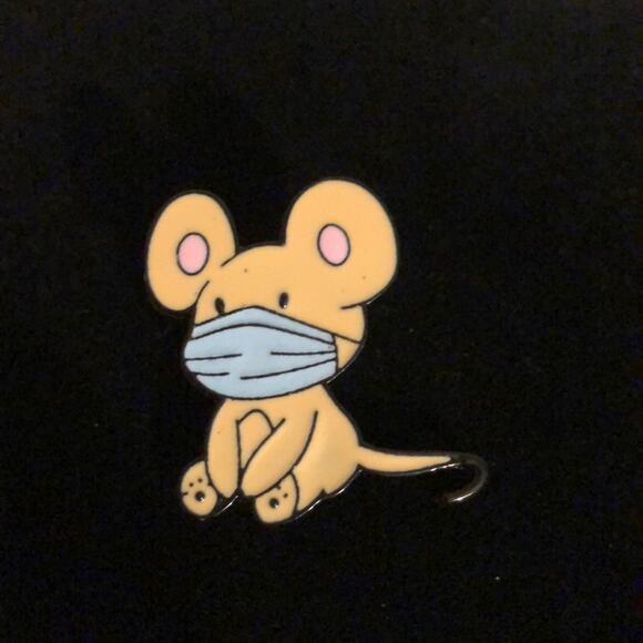 Mouse with Mask Pin Brooch - Picture 1 of 2